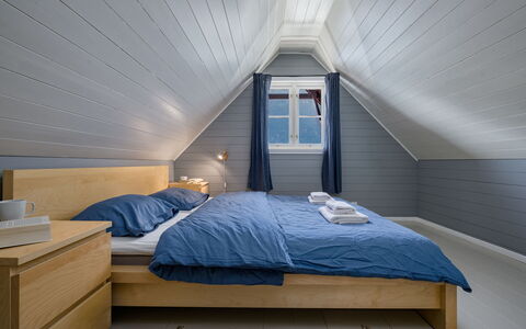 Tor: Edificio, Propiedad, Mueble, Comodidad, Casa, Madera, Marco De La Cama, Sombra, Textil, Diseño De Interiores