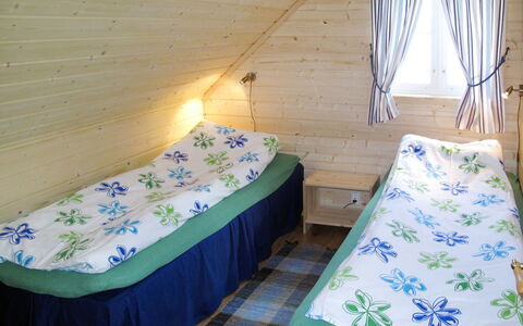 Arnafjord 609: Mueble, Propiedad, Azur, Comodidad, Almohada, Textil, Diseño De Interiores, Marco De La Cama, Pared, Suelo