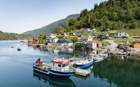 Indresfjord: Barco, Agua, Cuerpo De Agua, Accidentes Geográficos Montañosas, Watercraft, Camino Acuático, Corriente De Agua, Colina, Costeras Y Los Accidentes Geográficos Oceánico, Tierras Altas