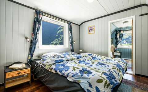 Indresfjord: Habitación, Linos, Cortina, Lecho, Sábana, Cama, Hotel, Tratamiento De La Ventana, Cuarto De Troncos