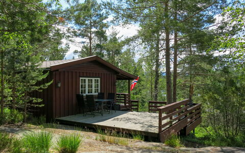 Telemarkshytta: Planta, Nube, Cielo, Edificio, Árbol, Madera, Paisaje Natural, El Terreno Del Lote, Casa, Sombra