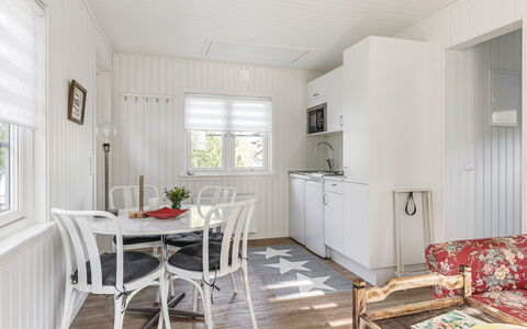 Sandsjöfors: Mueble, Propiedad, Mesa, Ventana, Marco, Madera, Sofá, Sala, Diseño De Interiores, Arquitectura
