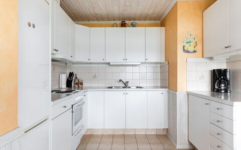 Gissarp Gryningen: Gabinetes, Mostrador, Propiedad, Lavabo, Fregadero, Estufa De Cocina, Cocina, Grifo, Diseño De Interiores, Aparato De Cocina