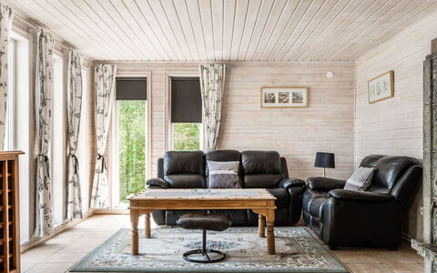Erikstorp 143: Mueble, Propiedad, Sofá, Madera, Diseño De Interiores, Piso, Suelo, Mesa, Sala, Comodidad