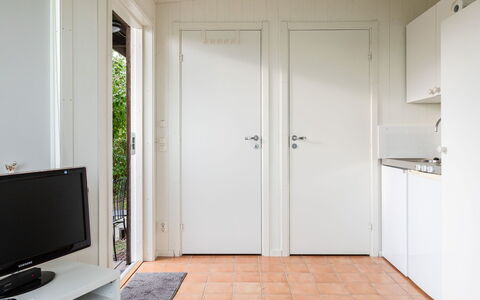 Valbergsudden Utsikten: Propiedad, Puerta, Edificio, Madera, Diseño De Interiores, Piso