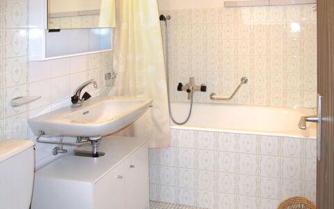 Thyon-Les Collons 644: Baño, Loseta, Habitación, Propiedad, Grifo, Arreglo De Tubería, Pared, Suelo, Diseño De Interiores, Arquitectura