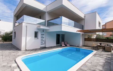 Villa Franko: Planta, Edificio, Tiempo De Día, Cielo, Propiedad, Mueble, Nube, Ventana, Azur, Piscina