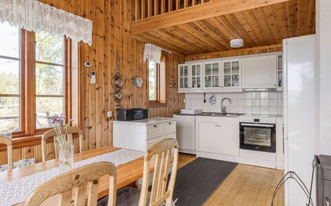 Kasen Sjökanten: Gabinetes, Mueble, Propiedad, Mostrador, Aparato De Cocina, Estufa De Cocina, Mesa, Madera, Cocina, Ventana