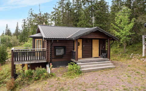 Korpstigen Renen: Planta, Propiedad, Ventana, Edificio, Cielo, Nube, Árbol, Casa, Madera, El Terreno Del Lote