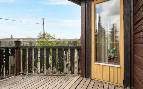 Korpstigen Renen: Cielo, Propiedad, Nube, Planta, Madera, Edificio, Ventana, Manchas De Madera, Sombra, Porche