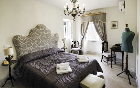 Casa Caterina: Habitación, Habitación, Mueble, Propiedad, Cama, Diseño De Interiores, Marco De La Cama, Sábana, Lecho, Pared