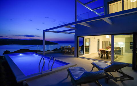 Jakša: Azul, Casa, Propiedad, Arquitectura, Edificio, Casa, Diseño De Interiores, Piscina, Cielo, Encendiendo