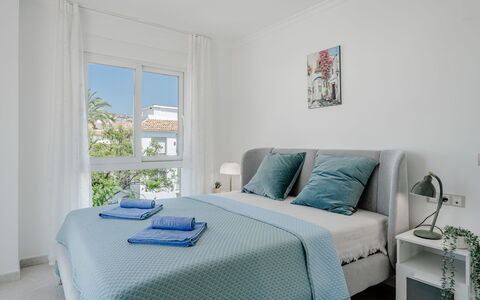 Venecia: Mueble, Diseño De Interiores, Cama, Habitación, Suelo, Pared, Piso, Madera, Habitación, Sábana