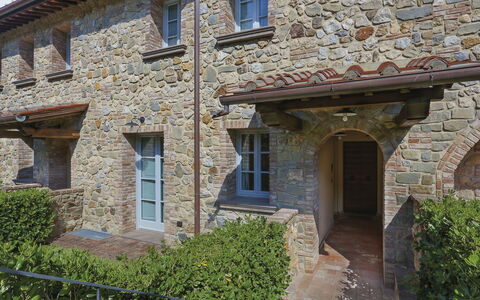 Appartamento Ginepro - Borgo in Chianni: Propiedad, Casa, Edificio, Cabaña, Pared, Bienes Raíces, Arquitectura, Ventana, Fachada, Casa
