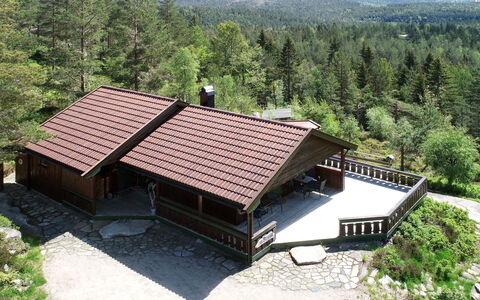 Skafjellstoga: Planta, Edificio, Paisaje Natural, Árbol, El Terreno Del Lote, Madera, Casa, Biome, Cabaña, Cielo