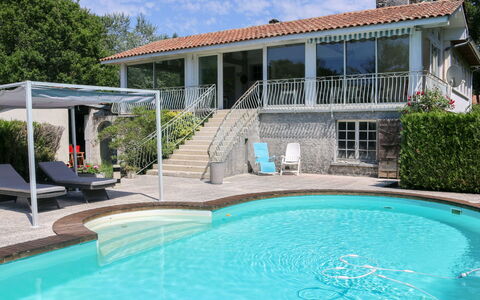 Crabot: Propiedad, Piscina, Casa, Bienes Raíces, Edificio, Casa, Villa, Patio Interior, Inmuebles, Ocio