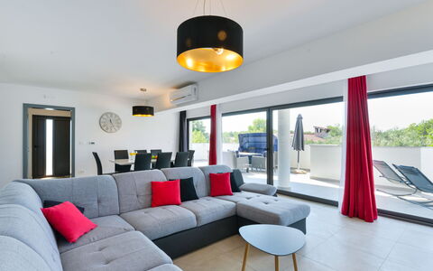 East: Mesa, Mueble, Sofá, Propiedad, Comodidad, Encendiendo, Sofá Cama, Sala, Planta, Diseño De Interiores