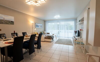 Bredene 731: Mueble, Propiedad, Mesa, Silla, Encendiendo, Diseño De Interiores, Suelo, Piso, Edificio, Pared