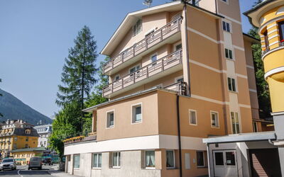 Bad Gastein 125: Edificio, Ventana, Barrio Residencial, Fachada, By, Barrio, Arquitectura, Departamento, Diseño Urbano, Casa