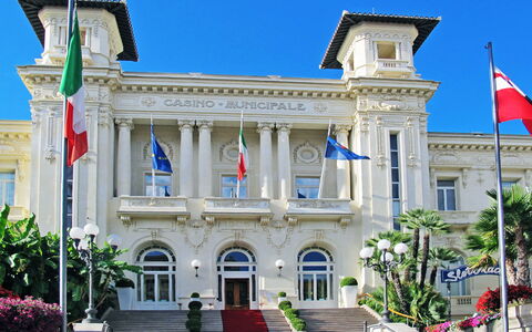 Villetta Laura: Planta, Cielo, Propiedad, Tiempo De Día, Azul, Edificio, Bandera, Fachada, Árbol, Bienes Raíces