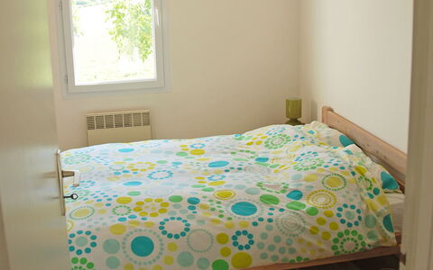 Lapeyriere: Habitación, Cama, Sábana, Habitación, Propiedad, Lecho, Mueble, Marco De La Cama, Suelo, Producto