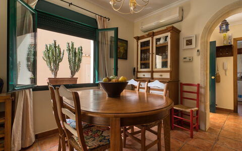 Jardines del Mar: Habitación, Propiedad, Edificio, Mueble, Diseño De Interiores, Comedor, Bienes Raíces, Mesa, Casa, Suelo