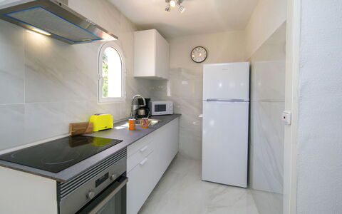 Richelieu: Cocina, Mostrador, Aparato De Cocina, Electrodoméstico, Diseño De Interiores, Piso, Gabinetes, Mueble, Suelo, Electrodoméstico