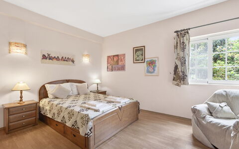 Monte Meco: Mueble, Cama, Diseño De Interiores, Habitación, Suelo, Habitación, Madera, Piso, Techo, Lecho