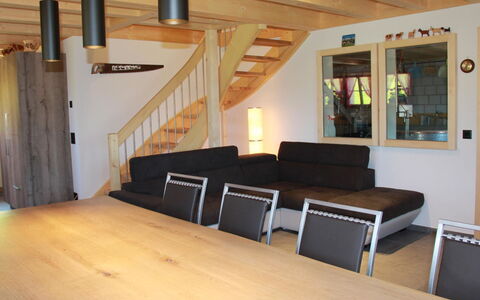 Alphaus Hasler: Sofá, Sala, Madera, Diseño De Interiores, Arquitectura, Piso, Suelo, Sofá Cama, Salón, Pared