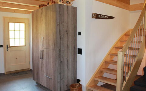 Alphaus Hasler: Edificio, Puerta, Madera, Escalera, Ventana, Manchas De Madera, Piso, Suelo, Casa