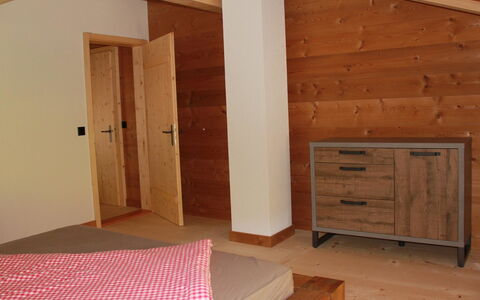 Alphaus Hasler: Propiedad, Gabinetes, Madera, Edificio, Cajón, Piso, Manchas De Madera, Suelo, Puerta