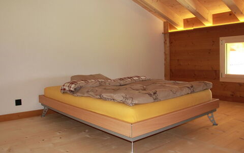 Alphaus Hasler: Mueble, Edificio, Comodidad, Marco De La Cama, Madera, Cama, Suelo, Piso, Madera Dura, Manchas De Madera