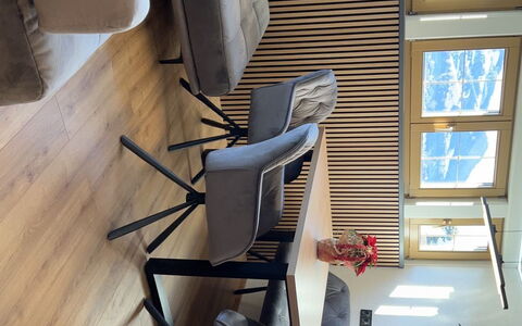 Rosalie: Mueble, Madera, Piso, Diseño De Interiores, Suelo, Sala, Habitación, Departamento, Suelos De Madera