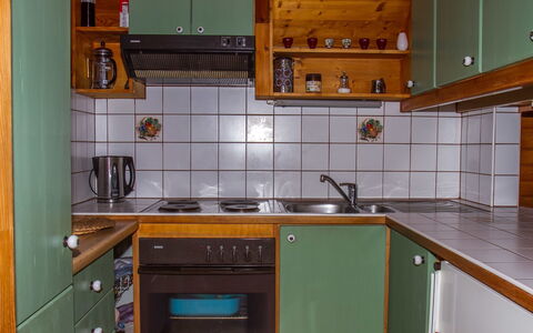 Blue: Gabinetes, Mostrador, Fregadero, Mueble, Propiedad, Grifo, Estufa De Cocina, Lavabo, Cocina, Edificio
