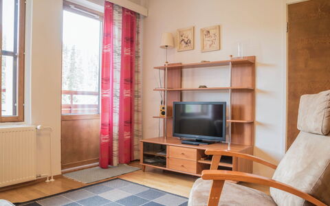 Ylläs Chalets A507: Mueble, Silla, Mueble Para Exteriores, Mesa, Madera, Mesa Al Aire Libre, Cocina Y Comedor Mesa, Sombra, Jardín, Paraguas