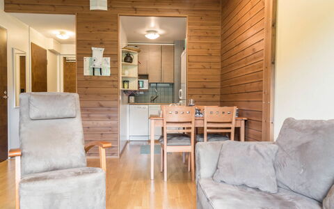 Ylläs Chalets A507: Mueble, Silla, Mueble Para Exteriores, Mesa, Madera, Mesa Al Aire Libre, Cocina Y Comedor Mesa, Sombra, Jardín, Paraguas