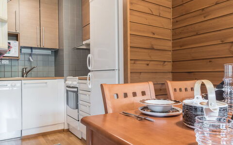 Ylläs Chalets A507: Mueble, Silla, Mueble Para Exteriores, Mesa, Madera, Mesa Al Aire Libre, Cocina Y Comedor Mesa, Sombra, Jardín, Paraguas