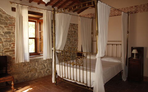 Villa Venanzo: Habitación, Cama, Mueble, Propiedad, Diseño De Interiores, Suelo, Edificio, Habitación, Cama Con Dosel, Marco De La Cama