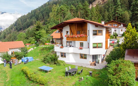 Ötz 150: Planta, Propiedad, Cielo, Montaña, Edificio, Paisaje Natural, Árbol, Ventana, Casa, El Terreno Del Lote