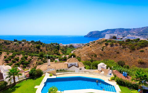 Creativo: Propiedad, Piscina, Paisaje Natural, Recurso, Bienes Raíces, Vacaciones, Inmuebles, Casa, Azur, Edificio