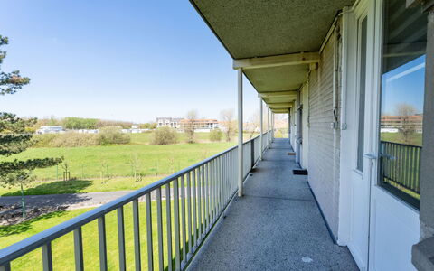 De Haan 311: Departamento, Césped, Sombra, Inmuebles, Balcón, Paisajismo, Yarda, Pasarela, Cerca, Porche