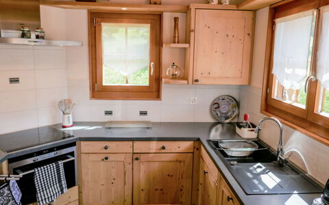 Nendaz 635: Habitación, Mostrador, Gabinetes, Mueble, Propiedad, Lavabo, Cocina, Edificio, Diseño De Interiores, Casa