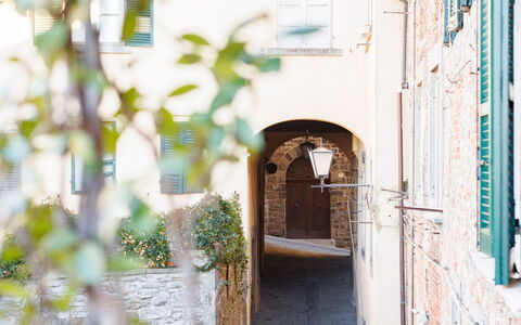 Appartamento Zefferini: Edificio, Planta, Madera, Casa, Superficie De La Carretera, Fachada, Agua, Ciudad, Ventana, Callejón