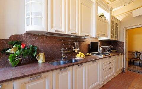 Appartamento Zefferini: Gabinetes, Propiedad, Mostrador, Diseño De Interiores, Madera, Flor, Suelo, Piso, Aparato De Cocina, Manchas De Madera