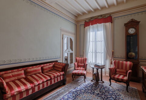 Appartamento Zefferini: Mueble, Edificio, Madera, Diseño De Interiores, Piso, Suelo, Sofá, Silla, Reloj, Marco