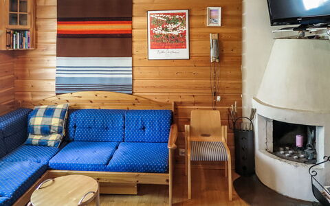 Ylläsmukka a 3: Mueble, Madera, Diseño De Interiores, Techo, Piso, Habitación, Sofá, Sala, Suelo, Manchas De Madera