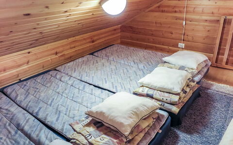 Ylläsmukka a 3: Madera, Suelo, Piso, Habitación, Cama, Casa, Madera Dura, Manchas De Madera, Lecho, Suelos De Madera