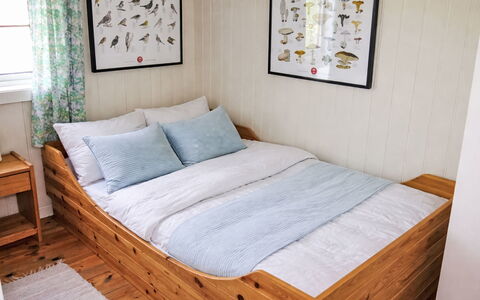 Førevanns Hytta: Mueble, Madera, Piso, Diseño De Interiores, Suelo, Linos, Habitación, Habitación, Cama, Sábana