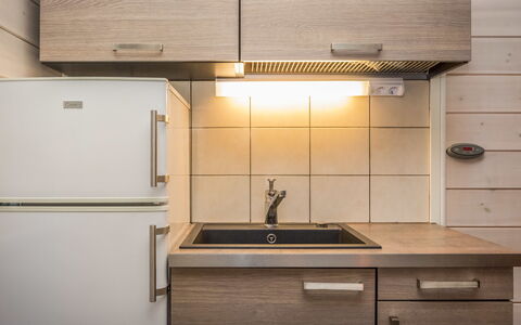 Pertunmaa 603: Aparato De Cocina, Cocina, Mostrador, Gabinetes, Electrodoméstico, Mueble, Madera, Diseño De Interiores, Piso, Electrodoméstico