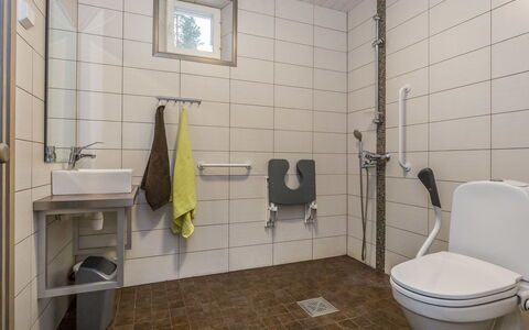 Pertunmaa 603: Asiento Del Baño, Baño, Arreglo De Tubería, Baño, Piso, Suelo, Plomería, Lavabo, Diseño De Interiores, Loseta
